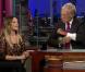 Drew Barrymore, invitée de l'émission The Late Show with David Letterman, parle toutou avec le présentateur