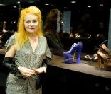Vivienne Westwood lors d\'une exposition de chaussures à Londres le 25 août