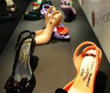 Vivienne Westwood lors d'une exposition de chaussures à Londres le 25 août