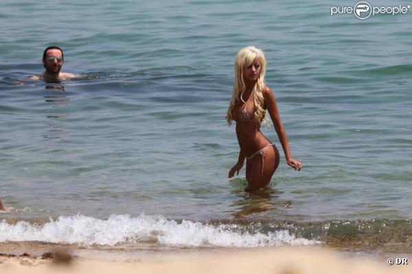 Photo exclusive, interdiction de reproduction : Zahia en vacances à Saint-Tropez en juillet 2010 
