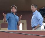 Brad Pitt à la Nouvelle-Orleans, le 27 août 2010. Ici avec le journaliste Brian Williams de la NBC. 