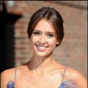 Jessica Alba : Avant de s'envoler vers Venise, elle a fait son show en mini-robe à New York !