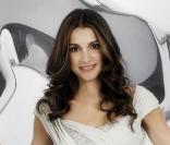 La reine Rania de Jordanie shootée tel un top model par Karl Lagerfeld 