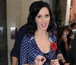 Katy Perry à la sortie de son hôtel à Londres