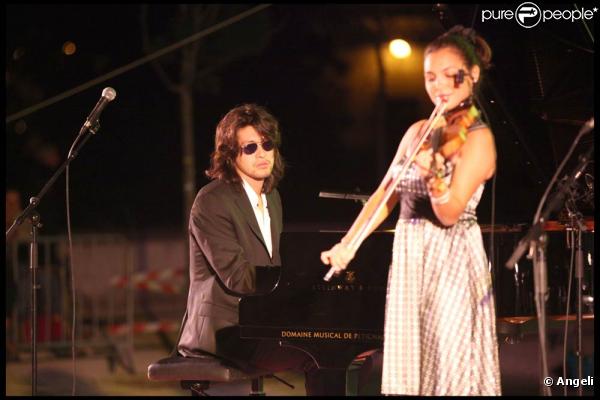 Lulu Gainsbourg et Ada Pasternak lors du festival d'Angoulême, le 28 août 2010.