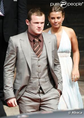 Wayne Rooney : Une prostituée de 21 ans affirme que la star anglaise du ballon rond l'a sollicitée à sept reprises en 2009, pendant la grossesse de sa femme Coleen.