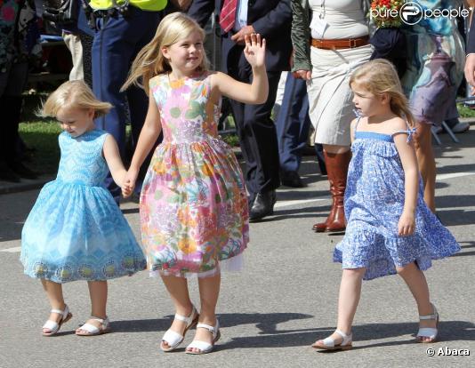 Avec leurs parents le prince Willem-Alexander et la princesse Maxima des Pays-Bas, les princesses Catharina-Amalia (6 ans), Alexia (5 ans) et Ariane (3 ans) effectuaient le 11 septembre 2010 leur première apparition officielle !