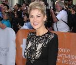 Rosamund Pike à l\'occasion de la présentation de <em>Barney\'s Version</em>, dans le cadre du Festival du Film de Toronto, le 12 septembre 2010.