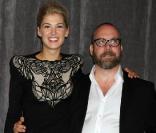 Rosamund Pike et Paul Giamatti à l'occasion de la présentation de  Barney's Version , dans le cadre du Festival du Film de Toronto, le 12 septembre 2010.