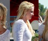 Britney Spears rencontre quelques problèmes de cheveux au Johnny Rocket de Los Angeles le 17 septembre 2010