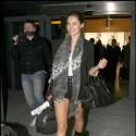 Après avoir fait la fête à New York, Kelly Brook rentre à Londres fatiguée... mais toujours aussi sexy !