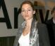 La belle Kelly Brook arrive à l'aéroport d'Heathrow, à Londres, le 17 septembre 2010.