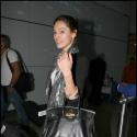 Après avoir fait la fête à New York, Kelly Brook rentre à Londres fatiguée... mais toujours aussi sexy !