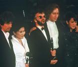 George Harrison, Yoko Ono, Rino Starr, Julian et Sean Lennon en 1988
