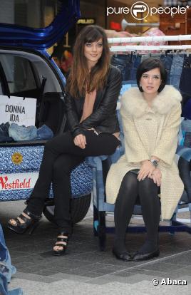 Lily Allen accompagnée de sa demi-soeur à Londres le 21/09/10