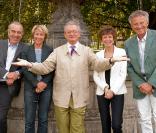 Autour de Jean-Luc Petitrenaud : Alain Baraton et Ariane Massenet, à gauche. Catherine Laborde et Nelson Monfort à droite (14 septembre 2010, Fête du Houblon au Pavillon Ledoyen)