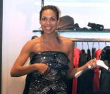 Rosario Dawson faisant son shopping dans la boutique Roccobarocco lors de la Fashion Week de Milan, le 21 septembre 2010