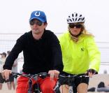 Kate Hudson et Matthew Bellamy font une balade avec Goldie Hawn et Kurt Russell, le 18 septembre à Venice Beach