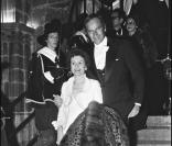 Charlton Heston et son épouse Lydia Clarke à Paris, en 1974