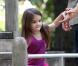 Tom Cruise joue avec sa petite Suri Cruise dans un parc à New York le 7 septembre 2010