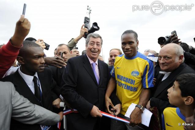 Didier Drogba inaugure un stade à son nom à Levallois-Perret en présence de Patrick Balkany et Rama Yade