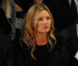 Kate Moss lors du défilé Dior à Paris le 1er octobre 2010