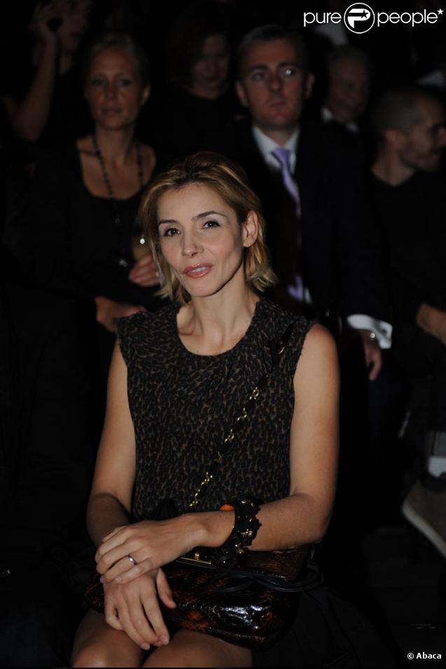Clotilde Courau au Défilé Lanvin à Paris le 1er octobre 2010