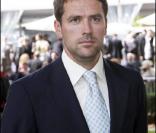 Michael Owen lors du Qatar Prix de l'Arc de Triomphe à l'hippodrome de Longchamp le 3 octobre 2010