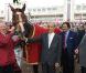 Le prince saoudien et propriétaire du cheval Workforce Khalid Abdullah lors du Qatar Prix de l'Arc de Triomphe à l'hippodrome de Longchamp le 3 octobre 2010
