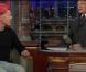 Bruce Willis se moque de Lady Gaga en arborant un chapeau de viande dans le show de David Letterman !