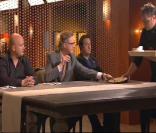 Lors du test sous pression, Cédric soumet son plat aux jurés (MasterChef - jeudi 7 octobre 2010)