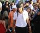 Yannick Noah inaugure raquette à la main le 25e site de son association Fête le mur, à Nice, le 6 octobre 2010