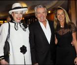 Gilbert et Nicole Coullier avec Geneviève de Fontenay lors de la Générale d'Il était une fois... Joe Dassin, le 7 octobre au Grand Rex à Paris.