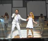 Richard Charest et Cécilia Cara chantent l\'Amérique lors de la Générale d\'Il était une fois... Joe Dassin, le 7 octobre au Grand Rex à Paris.