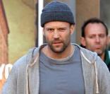 Jason Statham en plein tournage du film  Safe , à Chinatown, à New York, le 8 octobre 2010