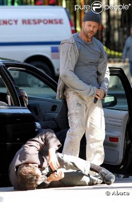 Jason Statham en plein tournage du film  Safe , à Chinatown, à New York, le 8 octobre 2010