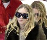 Ashley et Mary-Kate Olsen à l'aéroport de Los Angeles, le 9 octobre 2010