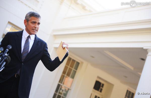 George Clooney quittant la Maison Blanche à Washington après avoir rencontré le président Barack Obama pour discuter de la situation au Soudan, le 12 octobre 2010