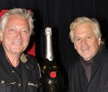Laurent Boyer et Gérard Lenorman lors de la soirée de lancement du nouveau champagne mathusalem créé par Christofle le 21 octobre 2010 à Paris