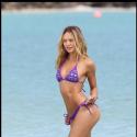 La bombe Candice Swanepoel, tellement sexy à Saint-Barthélemy...