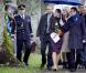 Victoria et Daniel de Suède parachevaient le 23 octobre 2010 leur visite dans la province du Västergötland, se rendant au château de Läckö puis à KinneKulle, où la princesse a signé... pour deux !
