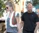 Jason Statham et Rosie Huntington-Whiteley sur le tournage de Safe , dans le quartier de Chinatown, à New York, en octobre 2010.