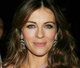 Liz Hurley, trop rare pour les objectifs des photographes, leur a donné une occasion de se rattraper