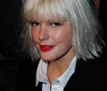 Micky Green toujours aussi classy avec ou sans lunettes. 