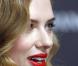 Scarlett Johansson est gâtée par la nature et n'hésite pas à souligner ses lèvres pulpeuses d'un rouge éclatant.  