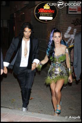 Katy Perry et son mari Russell Brand retrouvent leur amie Rihanna dans un restaurant de Madrid après la cérémonie des MTV EMA le 7 novembre 2010