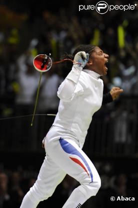 Maureen Nisima a été sacrée championne du monde à l'épée, lundi 8 novembre, à Paris.