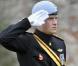 Le prince Harry inaugurait le 8 novembre 2010 un mémorial en hommage aux soldats britanniques tombés en Afghanistan, à Lydiard Park. Bouleversé en rendant hommage à un ami, il a en revanche éclaté de rire lorsque son klaxon a raté son effet !