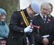 Le prince Harry inaugurait le 8 novembre 2010 un mémorial en hommage aux soldats britanniques tombés en Afghanistan, à Lydiard Park. Bouleversé en rendant hommage à un ami, il a en revanche éclaté de rire lorsque son klaxon a raté son effet !