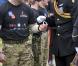 Le prince Harry inaugurait le 8 novembre 2010 un mémorial en hommage aux soldats britanniques tombés en Afghanistan, à Lydiard Park. Bouleversé en rendant hommage à un ami, il a en revanche éclaté de rire lorsque son klaxon a raté son effet !
